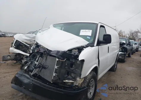 2015 Chevrolet Express 2500 Work Van z USA, uszkodzony, nr VIN 1GCWGFCF2F1275896